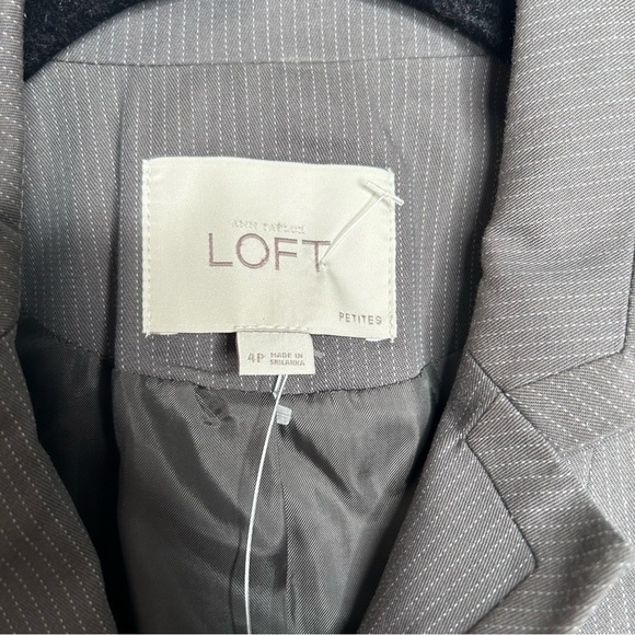 The LOFT Ann Taylor Womens Pinstripe Blazer Size 4P Gray BNWT - Picture 3 of 6